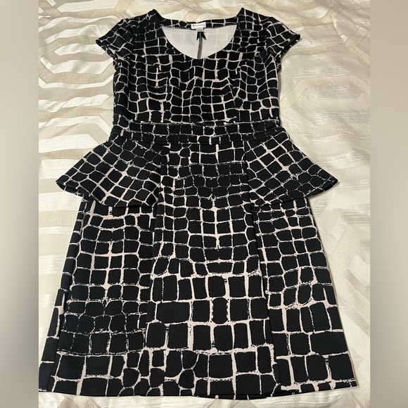 DYNAMITE Mini Peplum Pattern Dress - Size Small. - Picture 3 of 4